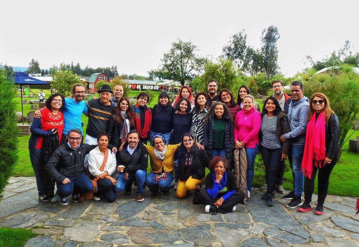 puentesdecomu's tweet photo. Para cerrar #DialogosItinerantes, un espacio para evaluar toda nuestra jornada e idear de cara a nuevos espacios para hablar de migraciones y periodismo.
Un proyecto de @DW_Akademie_es  @EfectoCocuyo @_elfaro_ https://t.co/i5esgLi9Hf