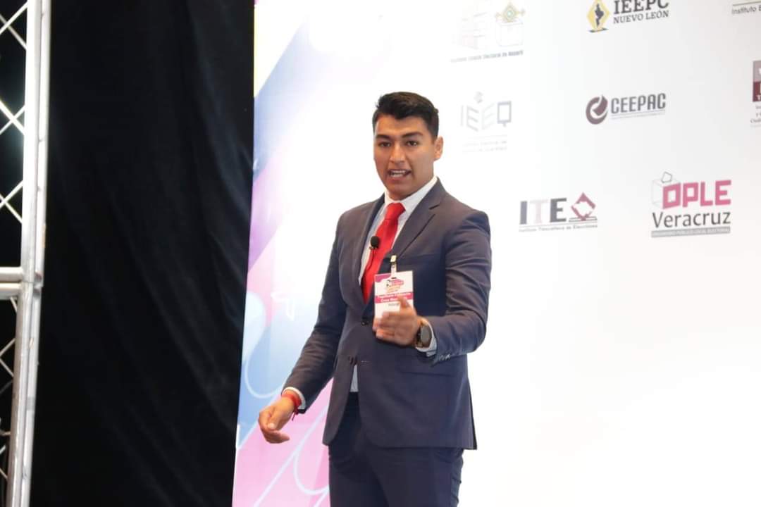 UPFIM_Oficial's tweet photo. Felicitamos a nuestro estudiante Topiltzin Fidencio Cruz Mendoza por su valiosa participación en el 𝘾𝙤𝙣𝙘𝙪𝙧𝙨𝙤 𝙉𝙖𝙘𝙞𝙤𝙣𝙖𝙡 𝙙𝙚 𝙊𝙧𝙖𝙩𝙤𝙧𝙞𝙖 2022 “Libres por la palabra libre”, llevado a cabo en el estado de Chiapas. 
#DisciplinaInnovaciónYProgreso https://t.co/2ArWXhWgS1