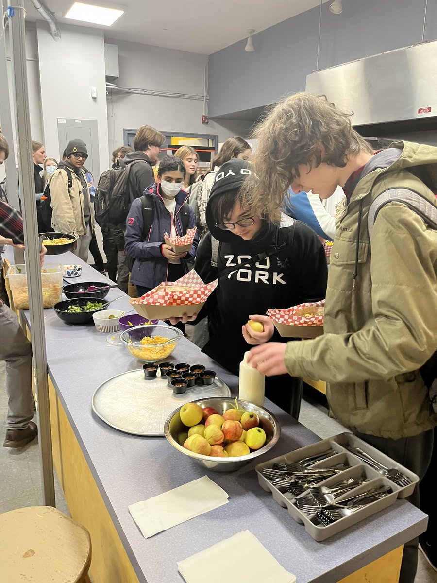 Mr_Parsons_HHM's tweet photo. Today is the launch of our farm to cafeteria program! Local food, volunteer driven by staff and students to feed over 200 students at lunch! A lot of happy, well fed students @hhmoffice1 today! @NLESDCA #farmtocafeteria #TacoTuesday https://t.co/CzIB5vPaK7