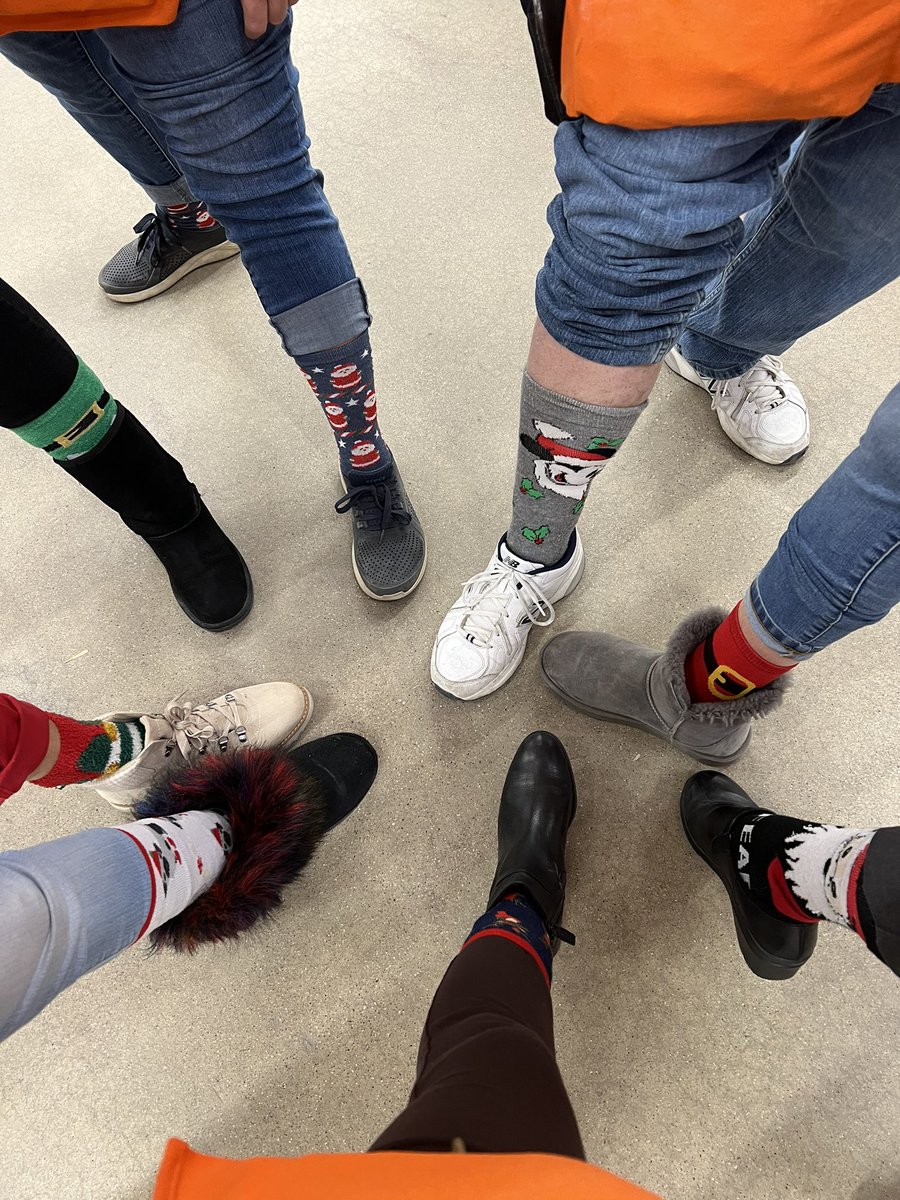 Christmas Sock day at #2001 🎉🧡<a href="/White2Dawn/">Dawn White</a> <a href="/lrynsmock/">L. Ryan Smock</a>