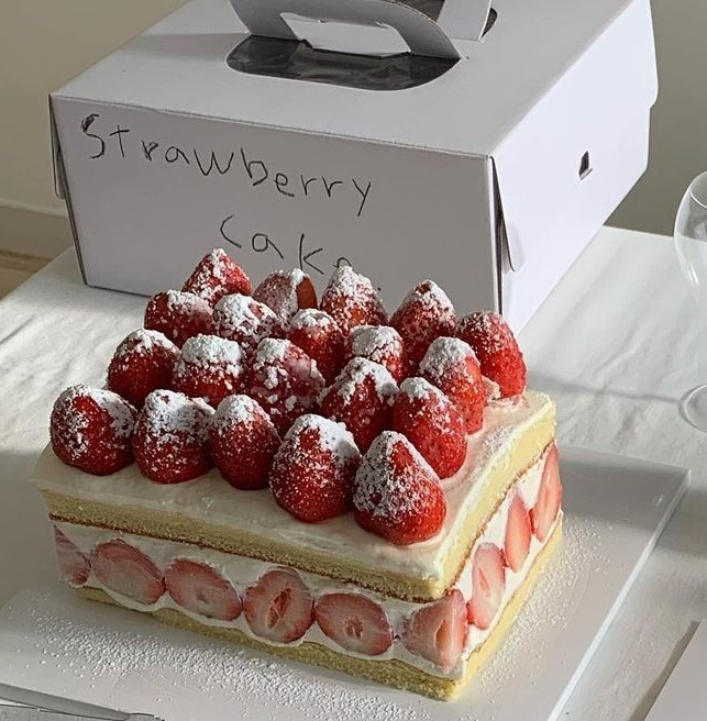 daily_dolce's tweet photo. Strawberry cake by sh_mong_ on IG https://t.co/OFWiwqS0CC