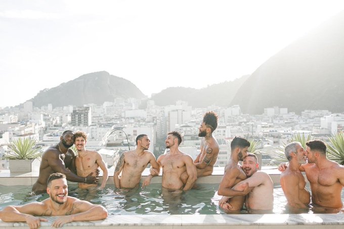 A pool party que eu amo https://t.co/JUJSg5CRDr