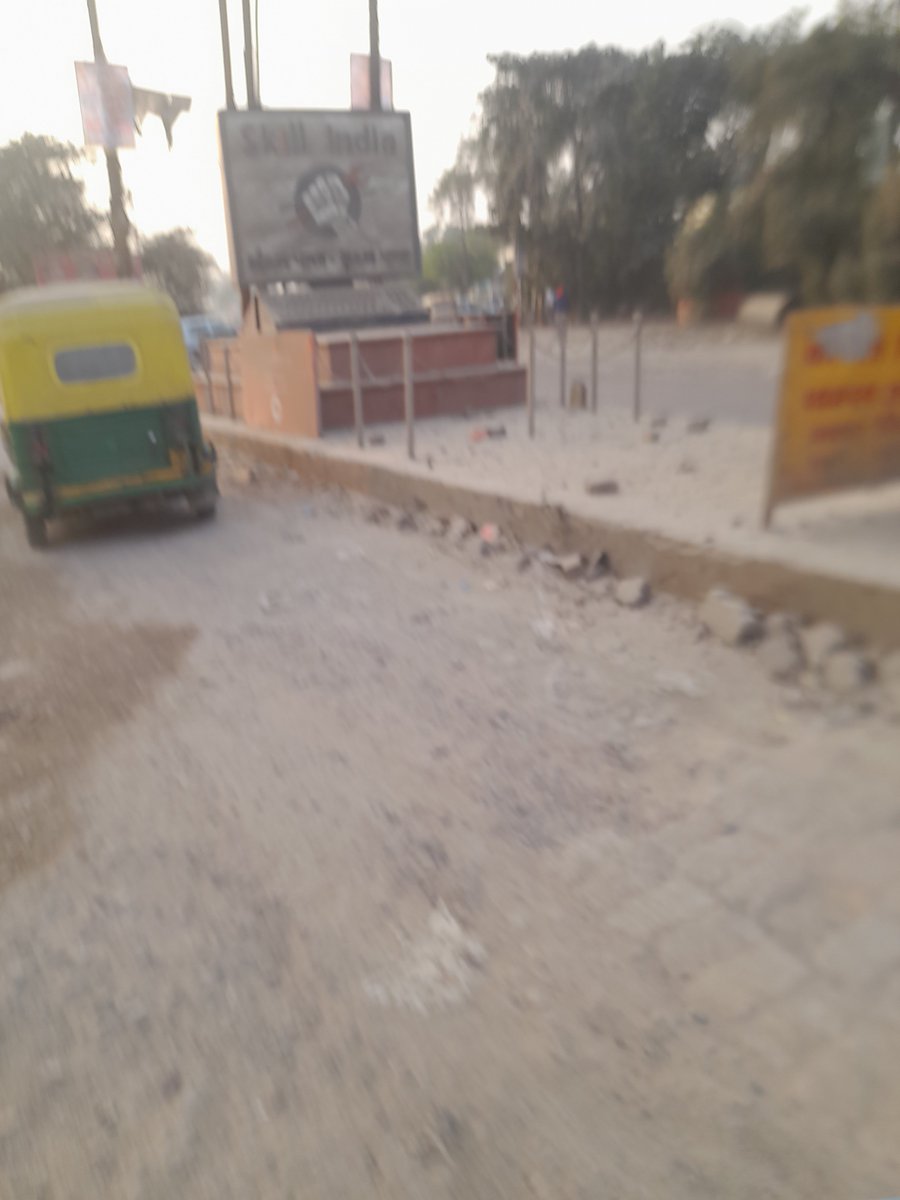 KaranSi0808's tweet photo. Attached images are from Panki Industrial Area Site 1 Opp Thums Up Factory Kanpur, This situation is from last 3 Yrs,no one even bothered to construct the https://t.co/CdKqwOjZOz Road Light worst condition in Ind Estate. @CMOfficeUP @CommissionerKnp @DMKanpur @nitin_gadkari https://t.co/D0m3BwFMUz