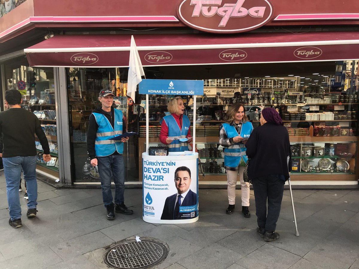 konaktadeva's tweet photo. DEVA Partisi Konak İlçe Teşkilatı olarak İzmir Çankaya Meydanı'nda hemşehrilerimize eylem planlarımızı anlatıyoruz.
#deva #devapartisi #devakonak #konaktadeva #alibabacan https://t.co/Ph91EY5mFF