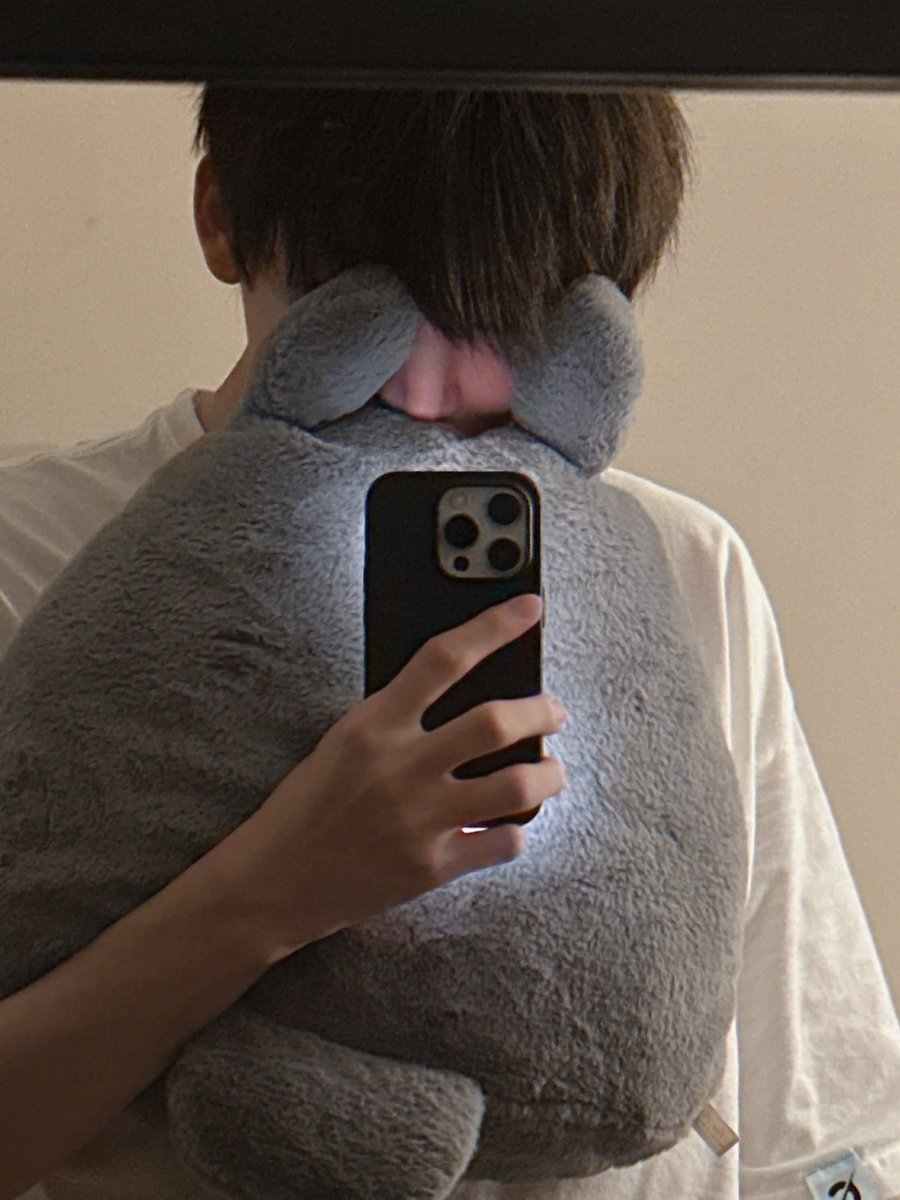 아아아아아 존나귀여워제발.........
아니 어떻게 이런 거울셀카가 존재한단말임?