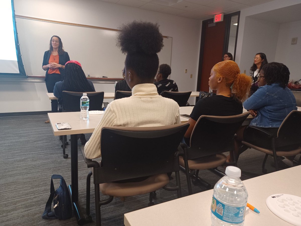 myTBThs's tweet photo. Club Elite and CDC Leadership Club at Marsh McLennan Insurance Agency for a Career Exploration and Job Training Opportunities #TitanPride #Titans #CommunitySchool #Techtech https://t.co/ks7CUrGPEw