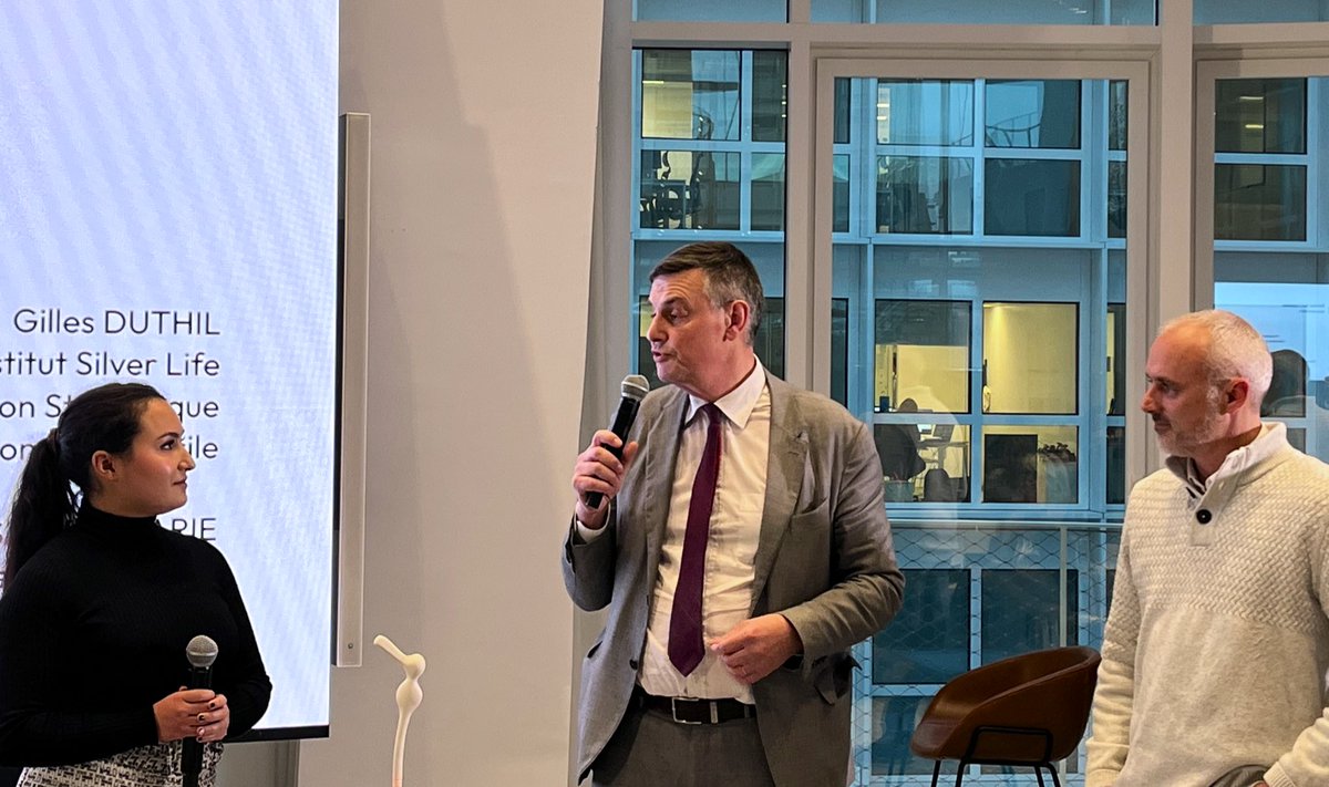 Le 2ème trophée de la #FondationDuDomicile est remis par <a href="/DUTHILGilles/">Gilles DUTHIL</a> président d’honneur #InstitutSilverlife et Fabrice de Sainte Marie, dir. adj. du SSR <a href="/CroixRouge/">Croix-Rouge fr</a> de #ChalonsSurSaone à la CPTS de #Paris 12ème

#domicile #innovation #citoyen #prix <a href="/Paris/">Paris</a>