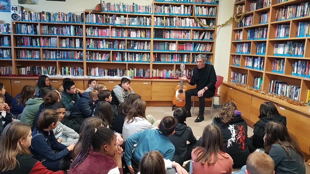 GeraldineB036's tweet photo. Après midi #conte au #CDI du collège @LaFayette036 @ac_orleanstours #lecture #animationlecture #oralite https://t.co/txgrNkzDbk