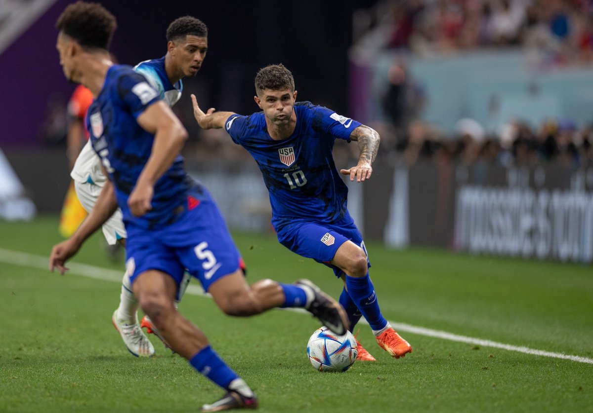 FOXSportsPR's tweet photo. The 48-match #FIFAWorldCup Group Stage finished strong 💪, averaging 2,638,000 viewers across @FOXTV and @FS1, up +35% from the 2018 Group Stage average from Russia on FOX/FS1 (1,958,000) 📈 https://t.co/IU7LBkPS9y