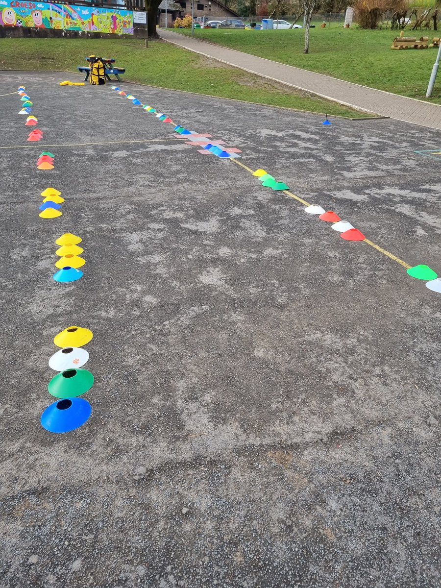 rhodcricedcoach's tweet photo. Gweithgaredd olaf yn ysgol Llechyfedach heddiw. Lot o gystadlu yn cynnwys #cometconeraiders #timepressure #spaceinvaders fel rhan o gynllun ysgolion @Chance2Shine @CricketWales @DrefachCC https://t.co/MnmfNAqxoK