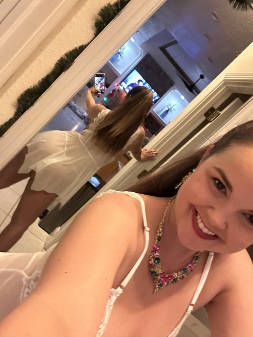 Watch Dillion Harper's leaked NSFW photo on TwXstars