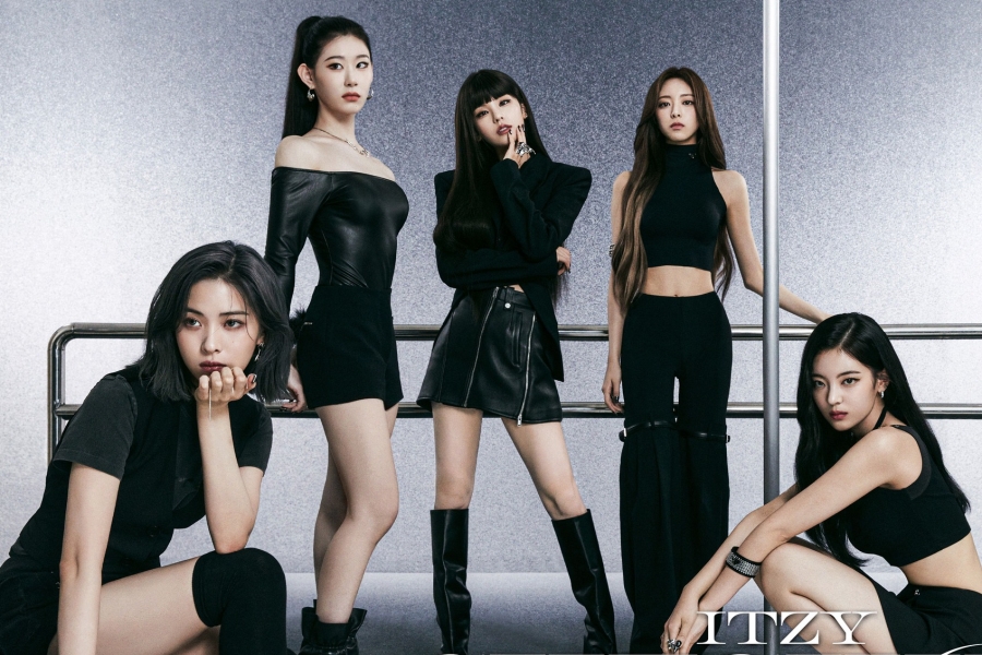 soompi's tweet image. #ITZY Achieves 5th Highest 1st-Week Sales Of Any Girl Group In Hanteo History With "CHESHIRE"
soompi.com/article/155741…