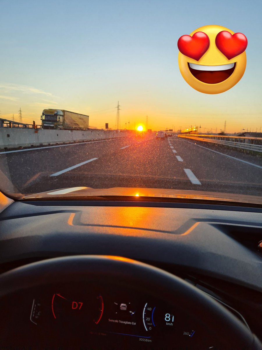 cabuby76's tweet photo. Anche il cielo sta celebrando il #discodelsole @lorenzojova 🥰🤩🔝💥 6 dicembre che capovolto diventa già 9!!! https://t.co/D0f3d70uc8