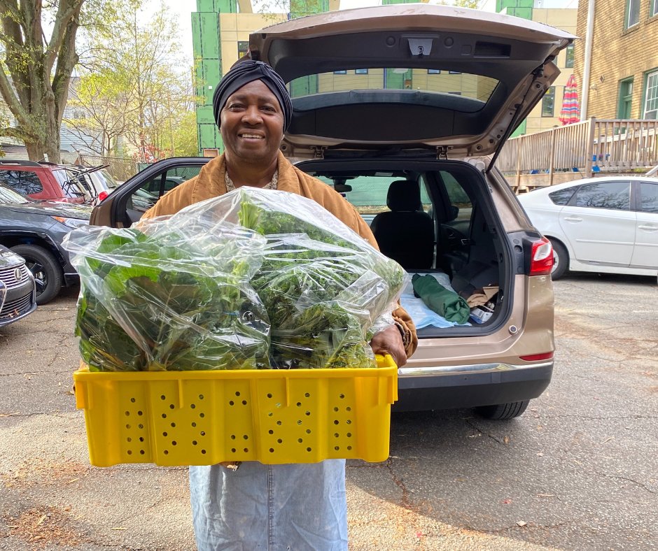 FoodShuttle's tweet photo. Our #FoodShuttle family harvested some wonderful produce for the food pantry at Emanuel Tabernacle Holiness Church. A #HungerFreeCommunity is a beautiful thing! Pastor Harper says the families really appreciate the quality of this food grown so close at Geer St. Learning Garden💚 https://t.co/NDgyyKM6x6