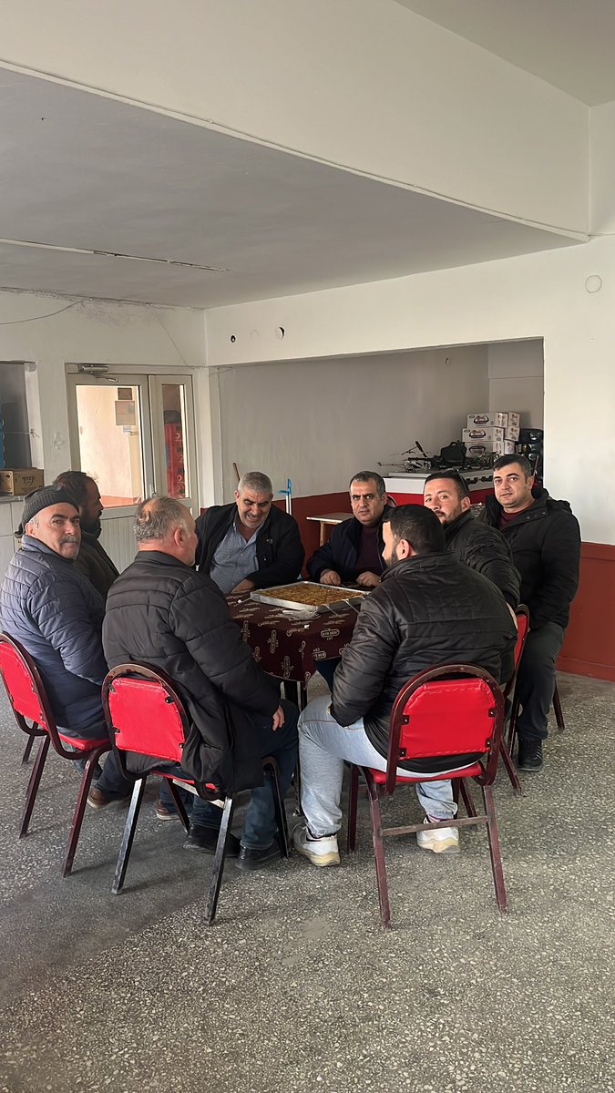 yunus_koku1's tweet photo. Derneğimize nazik ziyaretlerinden dolayı çok teşekkür ederiz @VeliAkbulut74 @veliakbulut21 #ekremdilber #mayad @BacaksizMuammer @FethiKarata7 @Ramazan51214870 @Ahmet_Aytekinn #mahmudiyeyarışatıvesahipleriderneği🙏 https://t.co/UNUZqCDxKr