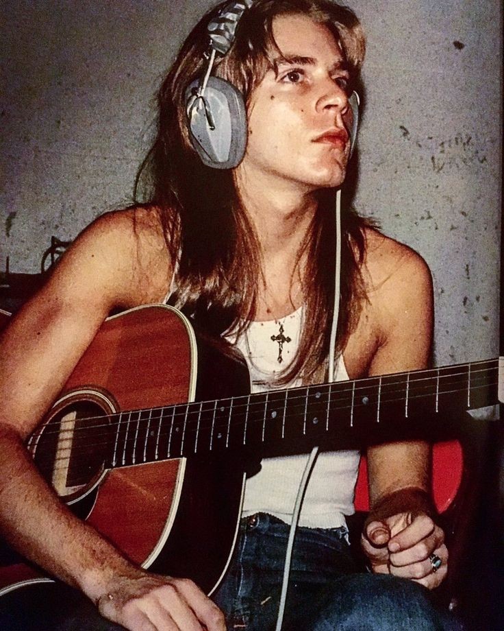 Happy Birthday Randy Rhoads, sucks you had to die so young, rest in peace legend     