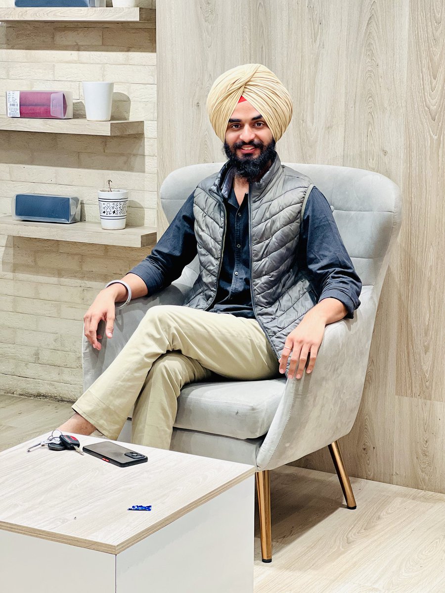 Maninde44180831's tweet photo. ਬਦਨਾਮ ਤੇ ਕੀਤਾ ਜਾ ਸਕਦਾ ਮਿੱਠੇਆ ਪਰ 
ਇਸ ਚਿਹਰੇ ਦੇ ਹਾਸੇ ਨੂੰ ਰੋਕਣਾ ਓਹਨਾ ਰੋੜਿਆਂ ਦੀ ਔਕਾਤ ਨਹੀਂ ,ਜੋ ਆਪਣੇ ਆਪ ਨੂੰ ਪਹਾੜ ਸਮਝਦੇ ਨੇ।🤙
🚩ਸ੍ਰੀ ਅਕਾਲ ਜੀ ਸਹਾਇ 🚩
#manindersinghrandhawa 
#trending #worldwide #octave #google https://t.co/AI3d4b9bbK