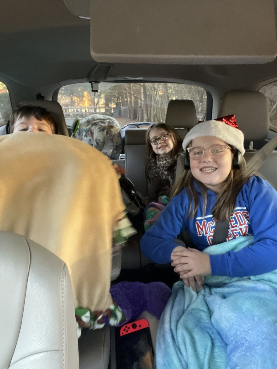 Molly_Capps's tweet photo. Going on 4 days-no electricity, no food, no heat, gas logs that are barely hanging on- thank you, @GreatWolfLodge for taking us in (smelly & all) and letting us enjoy the little things that are BIG THINGS right now! #heat #hotshower #sleep #food #HappyKiddos #thankful #hope https://t.co/Z3H12A4o1O