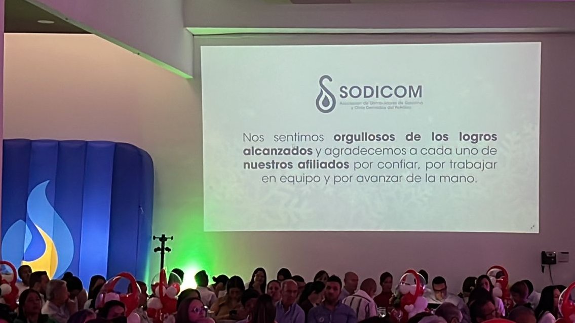 GrupoPetromil's tweet photo. #EstamosPresentes en el Congreso de distribuidores minoristas de combustibles líquidos del Valle y Cauca (@SodicomOficial) en la que participamos con nuestro equipo Comercial y de Servicios Complementarios presentando los productos que ofrecemos en nuestra red de PDS. #SODICOM https://t.co/T8KQCcLu30