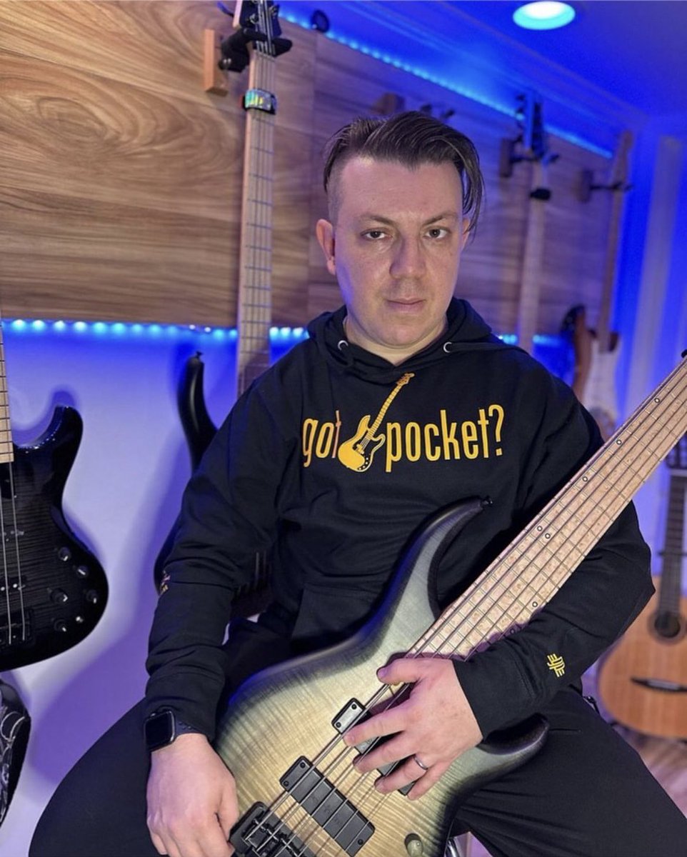 GotPocket's tweet photo. Repost by @nyc.la.musician 🎸🔥 “Thanks for the swag @gotpocket ! 
Matches everything and the fit is 👌 (I’m extra medium)!”
.
.
.
#gotpocket #bass #hoodies #pocket #groove #Music #musician #musiclovers https://t.co/tsuNpQAaZw