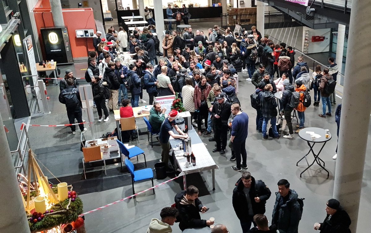 Kommt vorbei. Es ist Waffeln und Glühwein Zeit. #FachschaftGM #Glühwein #Waffeln