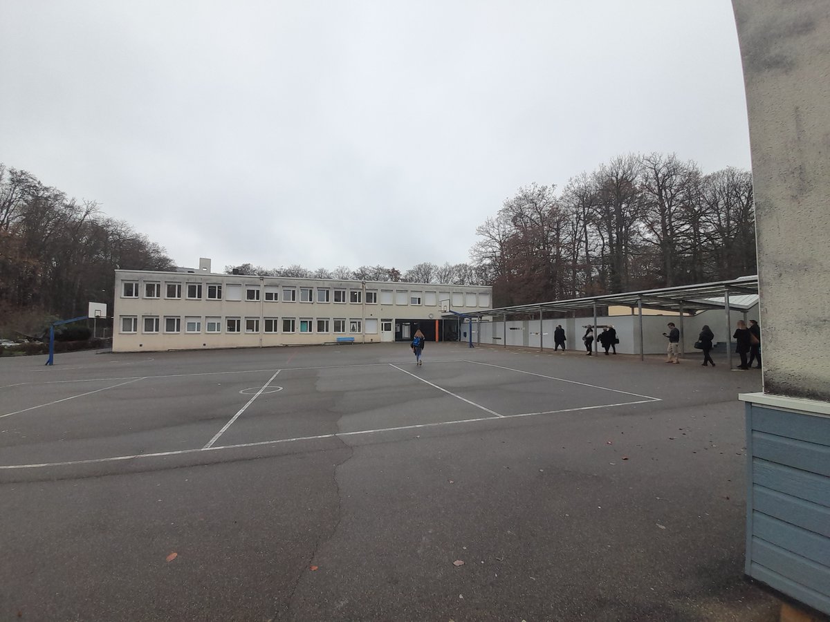 ars_grand_est's tweet photo. 🤝 Une collaboration +++ #EducationNationale-#médicosocial 🥰 en territoire pour un dispositif innovant 🚀 d’#ULIS renforcée par un plateau #MS permettant la #scolarisation de 10 élèves en situation de #handicap 👏
➕de proximité
➕de fluidité dans les #parcours https://t.co/7bgED6MlEk