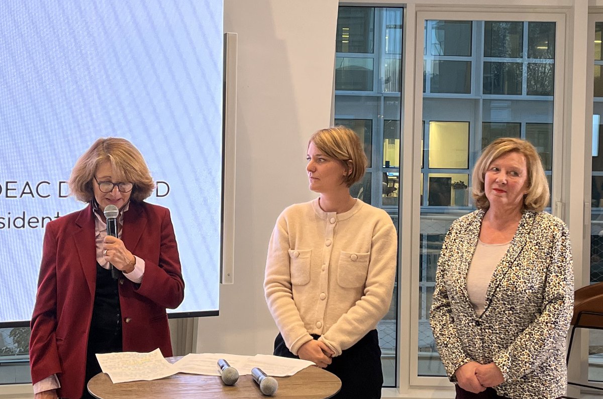 Le 4ème trophée de cette cérémonie est remis à @AssoOldup par la sociologue Valentine Trepied et la sénatrice <a href="/CDeroche_Senat/">Catherine Deroche</a> 

#domicile #innovation #citoyen #prix <a href="/Fepemfr/">Fepem</a>  <a href="/iperia_institut/">IPERIA</a> <a href="/EFFE_EU/">Family Employment-EU</a> <a href="/Senat/">Sénat</a>