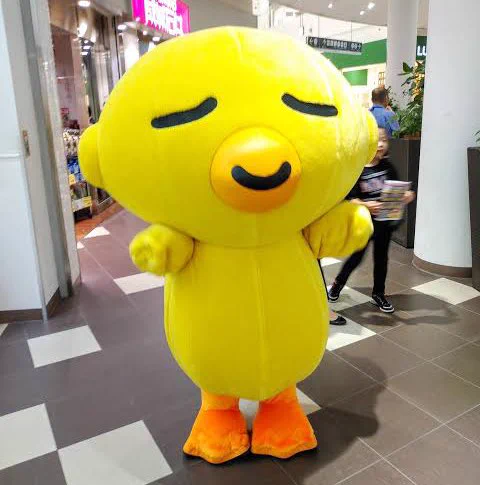 Kamupiyo, the mascot for Kamukamu Lemon candy, is a chick with a lemon head. 