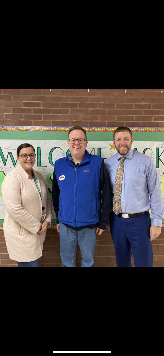 Great visit with @MSAA_33 members @PrincipalShire & @LapeMandee at the North Street School in Grafton.  Two hardworking administrators! #msaaontheroad @JamesCummings7 @Grafton_Schools @naesp @SCAlumniPride @walt34nv @PrincipalECos @jon_wennstrom @CaraballoSuarz @jillflanders