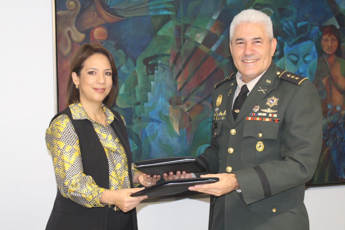 RosalpinaR's tweet photo. Hoy concretamos una importante alianza de largo plazo con el Hospital Militar para ejecutar actividades académicas y de investigación con la Facultad de Ciencias de la Salud de @UNITEC_hn y la Esc. de Ciencias de la Salud de @Ceutec_hn ¡Seguimos aportando al sector salud de HN! https://t.co/FZpGCQJpqc