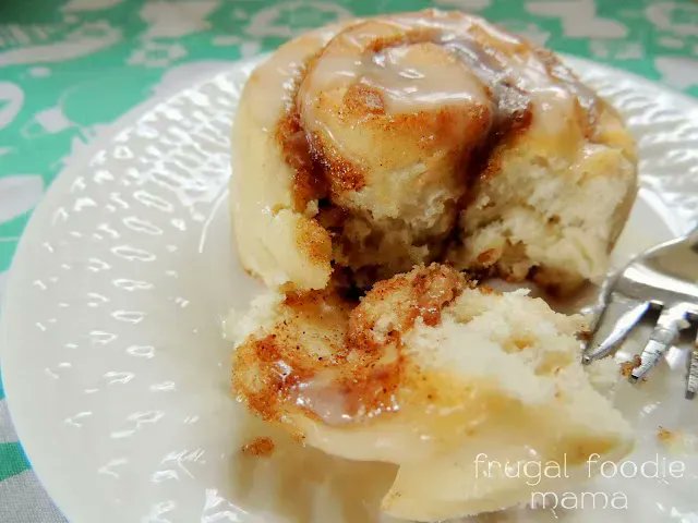 These #FrenchVanilla Chai Cinnamon Rolls almost guarantee perfect homemade #cinnamonrolls with my fail safe 'secret' ingredient- #cakemix ! Get the #recipe now at>> bit.ly/3eF49r5 #breakfast #brunch #chaispiced #sweetrolls #holidaybaking
