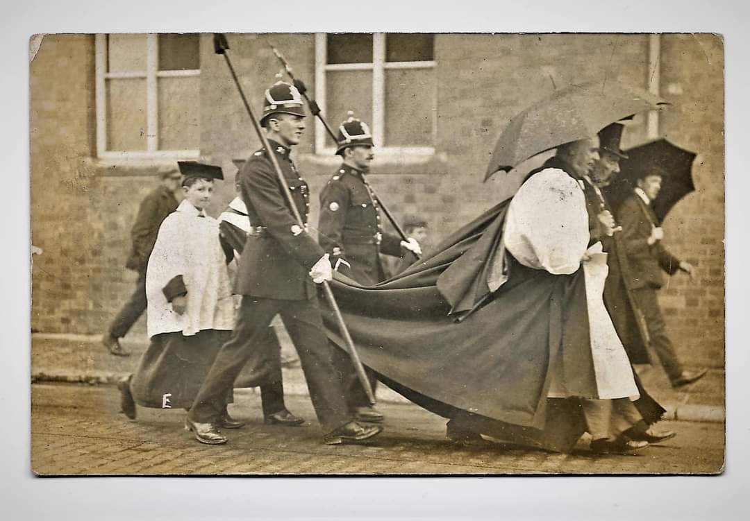 THalberdiers's tweet photo. Swansea Borough Halbediers 1909 St Mary's Church - Archbishop Canterbury Homer Lewis. 

Contributed by Peter Hall. https://t.co/ObPh8LsXqm