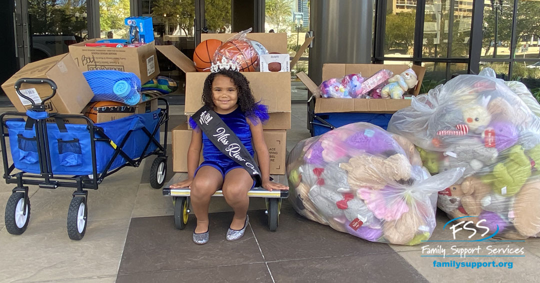 fssfamilies's tweet photo. Tiny Miss River City was adopted from #fostercare -- now she's using her platform so other children in care receive #Christmas gifts! 💖 
See how to support the #TinyMissRiverCity #toydrive for #BeAnAngelJax at https://t.co/tcDodwZ2Ev!
 #happyholidays #goodnews @FLchildren1 https://t.co/I5JuCQ0SxT