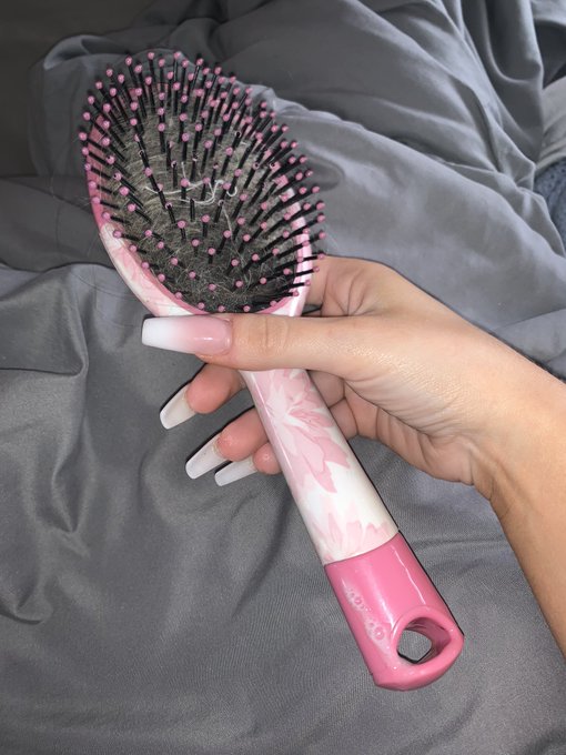 will you brush my hair with my cum on it please, baby? https://t.co/e589ppSM3u