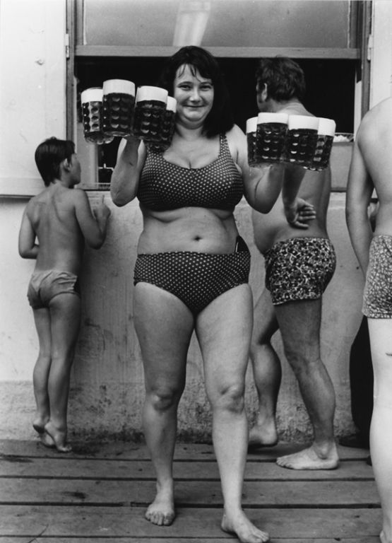 Ian_Willoughby's tweet image. RIP the great Czech photographer František Dostál, who has died at the age of 84. His series Letní lidé/Summer People from the early 1980s was particularly charming.