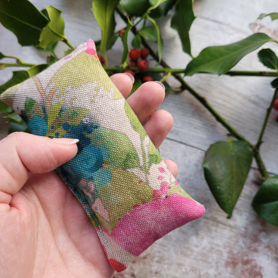 floral fruit pocket hand warmers natural reusable warmers pocket warmers etsy.me/3uMA1kF via @Etsy #MHHSBD #UKMakers #smallbusiness #CraftBizParty #etsyshop