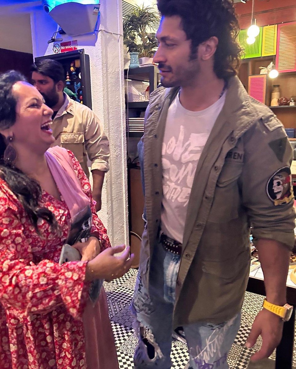 Rekhakhan_NBT's tweet photo. Pre- #Birthday celebration with 
#youthicon @VidyutJammwal 

तुम जियो हज़ारों साल साल के दिन हों पचास हज़ार। ❤️

#MartialArts icon, #ActionHero 
ज़मीन से जुड़ा #selfmadeactor 
#martialarts 
#HappyBirthdayVidyutJammwal 
#vidyut
@NBTMumbai https://t.co/1JzJ97FF4D