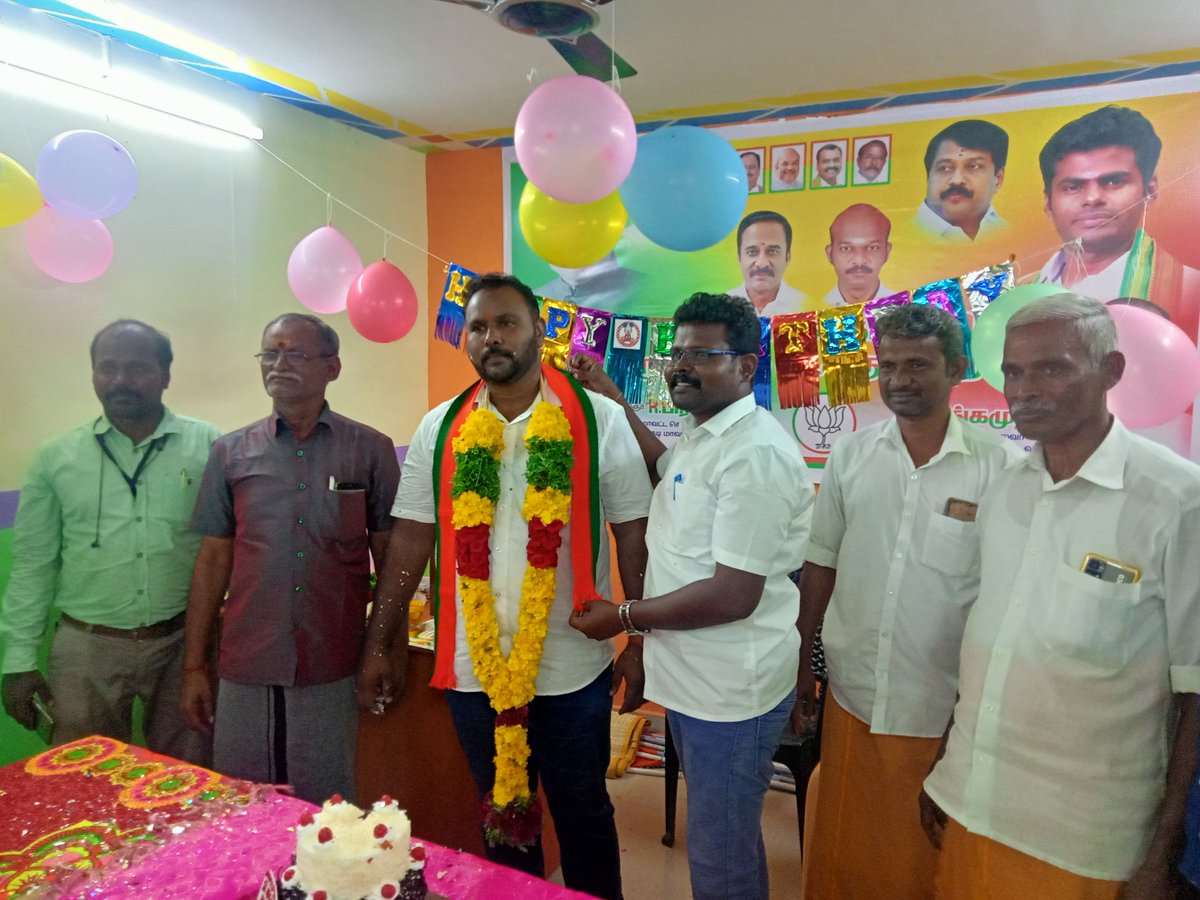 niseevasan's tweet photo. கருங்குளம் வடக்கு ஒன்றியத்தின் பட்டி தொட்டி எங்கும் பாரதிய ஜனதா கட்சியின் உறுப்பினர்களை அரவணைத்து கட்சியின் வளர்ச்சிக்கு தன்னையே அர்ப்பணித்த மாமனிதர் தூத்துக்குடி வடக்கு மாவட்ட செயலாளர் R. செந்தில்குமார் (எ) பிரபு https://t.co/VqPcOqN0LL அவர்களுக்கு இனிய பிறந்தநாள் வாழ்த்துக்கள். https://t.co/ZrGhCd1Qrx