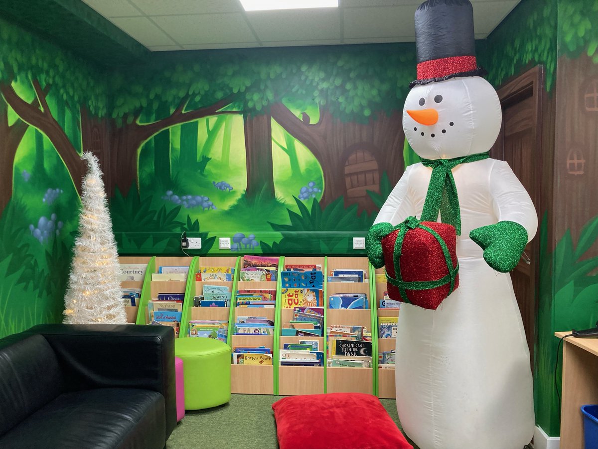 IWPS_Leeds's tweet photo. Christmas has arrived at Ireland Wood! #festivefun #winterwindows #Interhousetreecomp https://t.co/RGby5hORLo