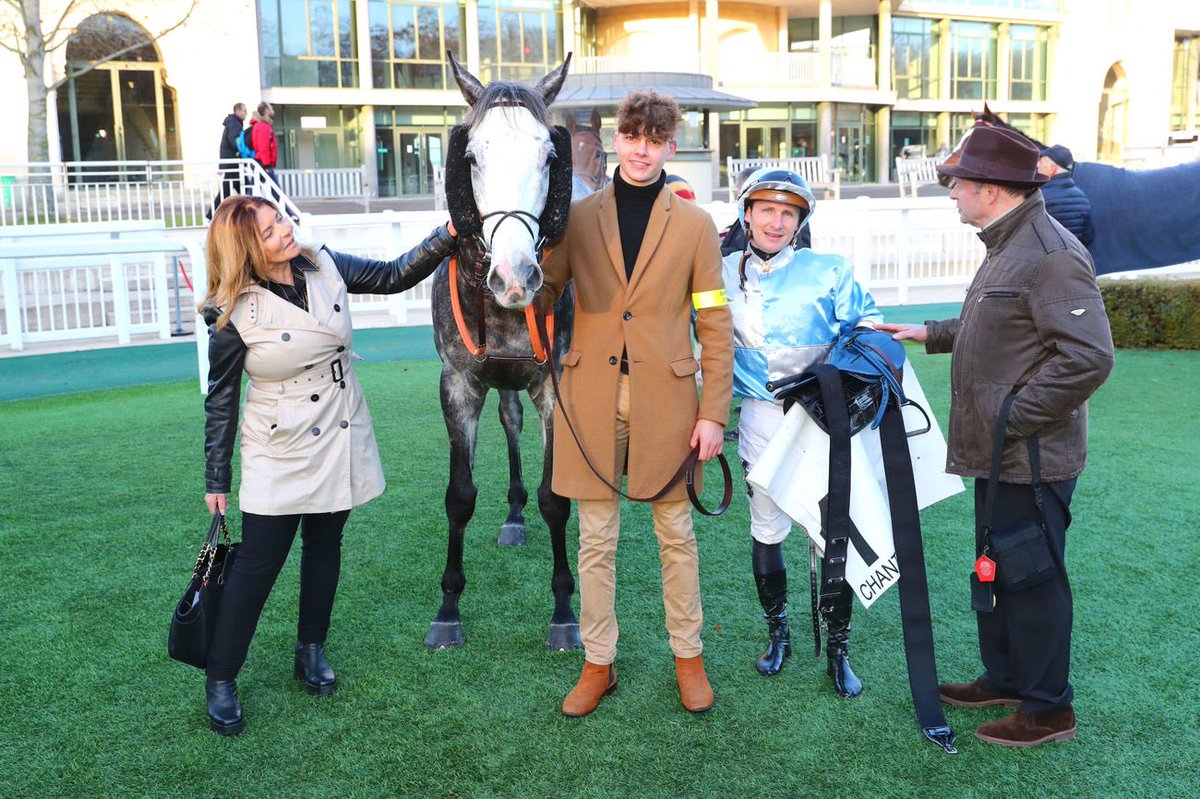 pasquito60's tweet photo. [9️⃣1️⃣🥇]  
 📍@fgchantilly 
🐎 BROUILLARD 
👤 JM. Béguigné
🎩 Sparkling Star 
Prix de la pelouse aux Yearlings - Hand.- 1600m - PSF
😁😁😁
Merci à @SandraBiloe, notre partenaire, pour son soutien💎, ainsi qu’à @eqwinapp. 
#galop #winner 🏆 #jockey #passionjob ❤️ 
📸 Scoopdyga https://t.co/cut4PK2qb6