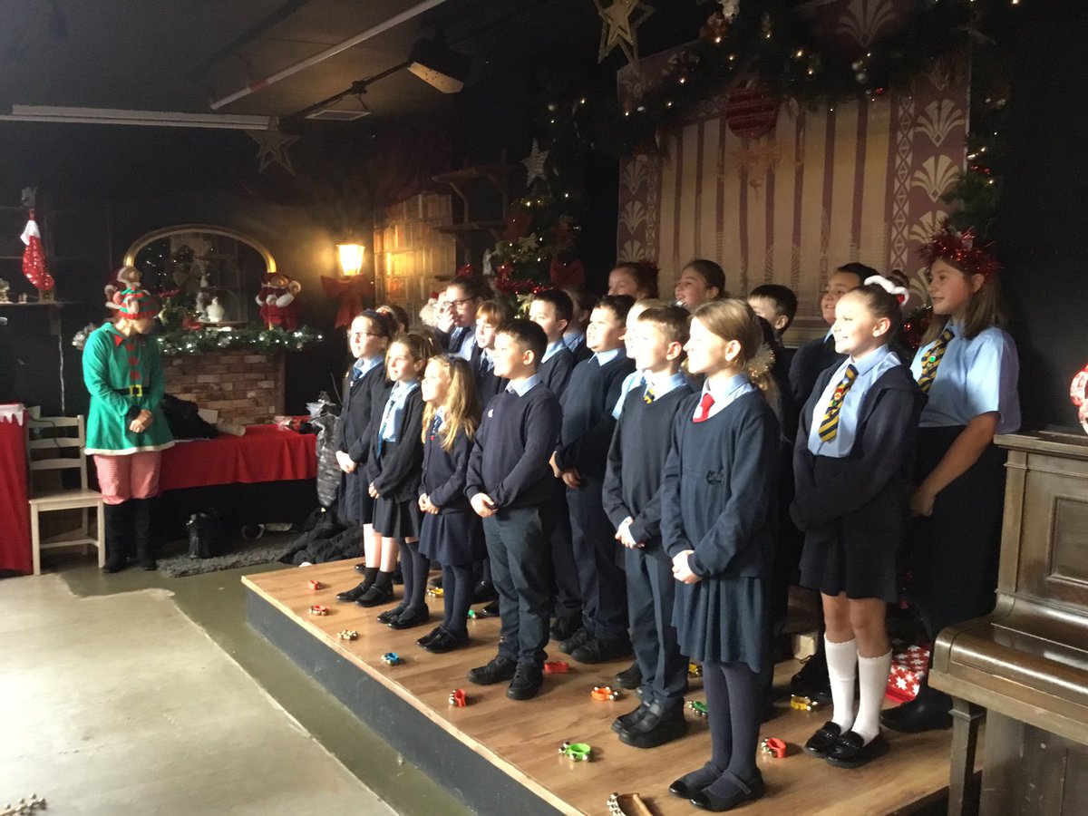 MrsWilko2020's tweet photo. Our Christmas Choir were absolutely wonderful at the Brierley Hill Market Choir Competition today. So good, in fact, that we are off to the finals next Tuesday!!!!!! #proud @brierleyhillma2 @school_mount https://t.co/LVYPDUkTxR