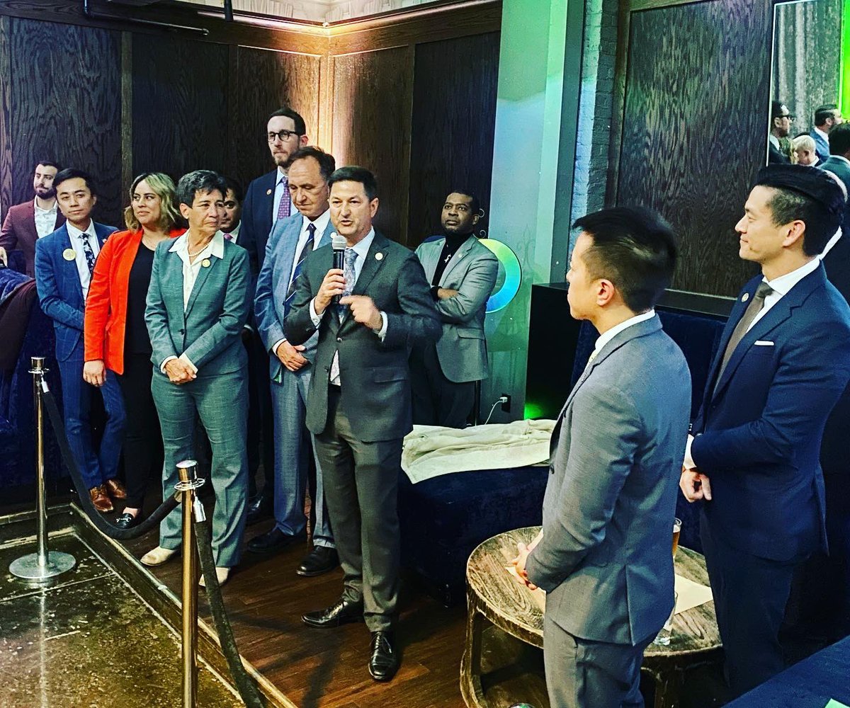 katemaeder's tweet image. We’re so proud of @CarolineMenjiv3 and the expansion of California’s LGBTQ Legislative Caucus! #getitgetitgetit

@eqca @VictoryFund