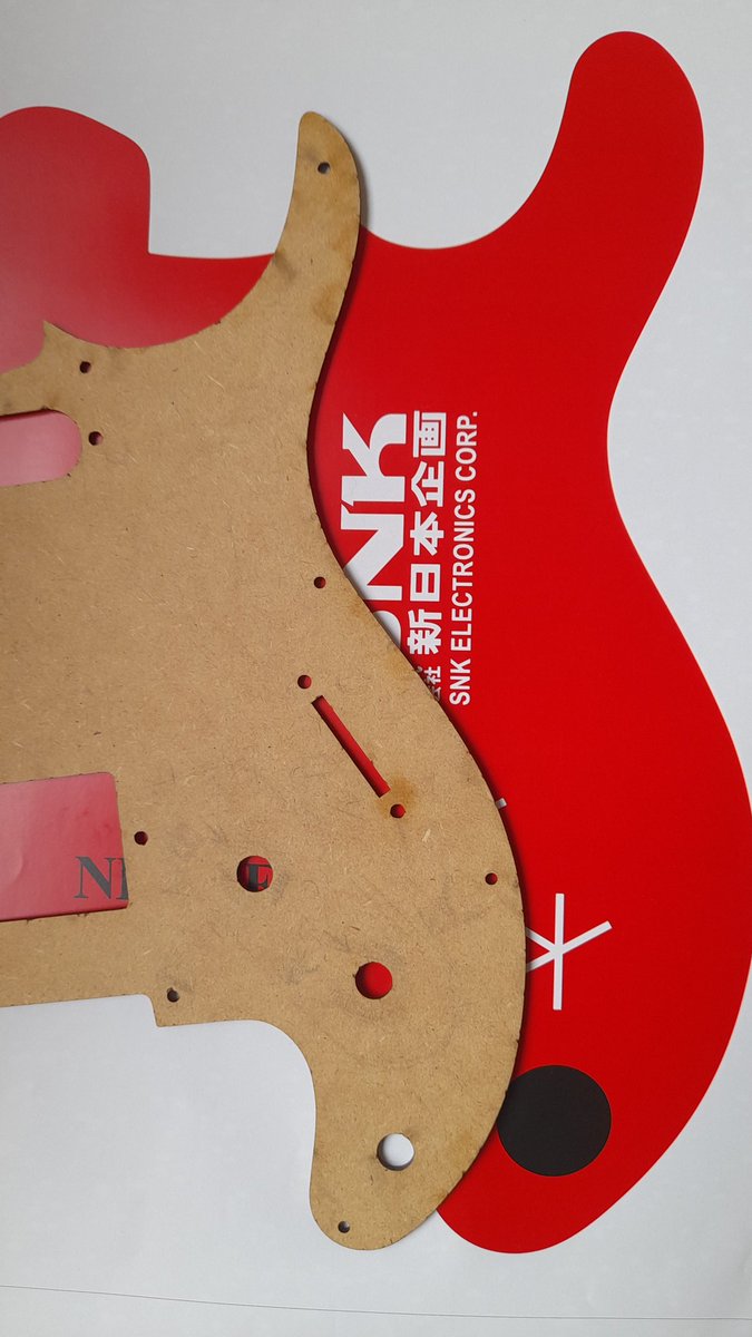 jueGAME's tweet image. . . . An easy mod to my guitar. . . Last steps. . .
#guitarmod
#pickguard
#neogeo
#snk
#neogeomod