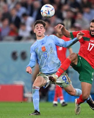 Gavi va a acabar con la equipación de el Betis y se la suda