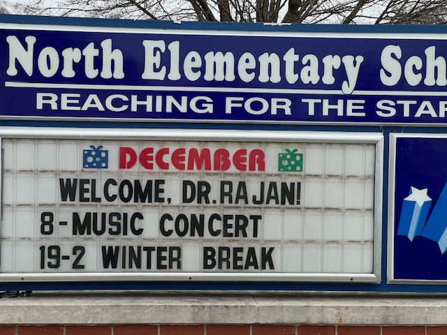 RekhaSRajan's tweet photo. The best part of writing children's books is getting to visit schools! Thank you to all the AMAZING children, teachers and staff who made the visit extraordinary - especially the fabulous Ms. Jacqui Murk! @CL47NorthLMC @Scholastic @WorkshopBooks #amazinglandmarks 📚📚📚 https://t.co/VfXY1l4IXN