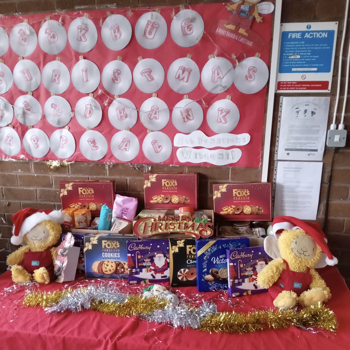 Staff at #AirdrieLib are collecting donations for a local food bank. 

Anyone wishing to donate something can hand it into the counter at the library.