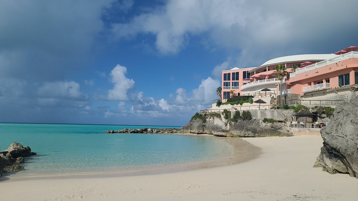 XRPcommitted's tweet photo. @bgarlinghouse Hope someday soon your family and my family can hang out here at Pompano Beach Club Bermuda.I will enjoy shaking the hand of the guy who changed our life financially..But for now "Thank you for Ripple" https://t.co/a7jq0mt4yU