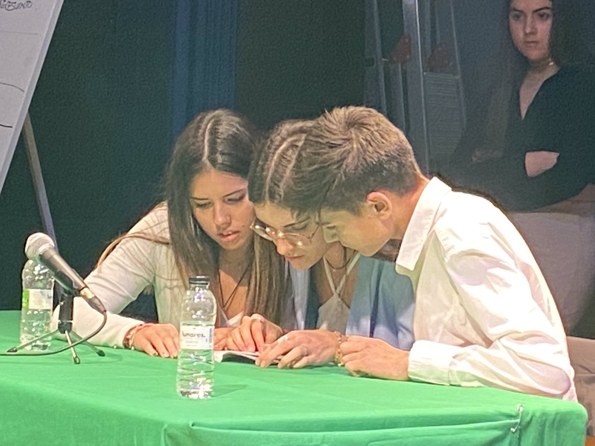 IESOCanal's tweet photo. #Constitución. Esta mañana se ha celebrado la XXIII edición del Concurso de la Constitución. En esta ocasión, el equipo del Canal obtuvo una emocionante victoria frente a un rival de mucho nivel: el alumnado del #IESRecesvinto de #VentaDeBaños. https://t.co/P4hSBNN7YP