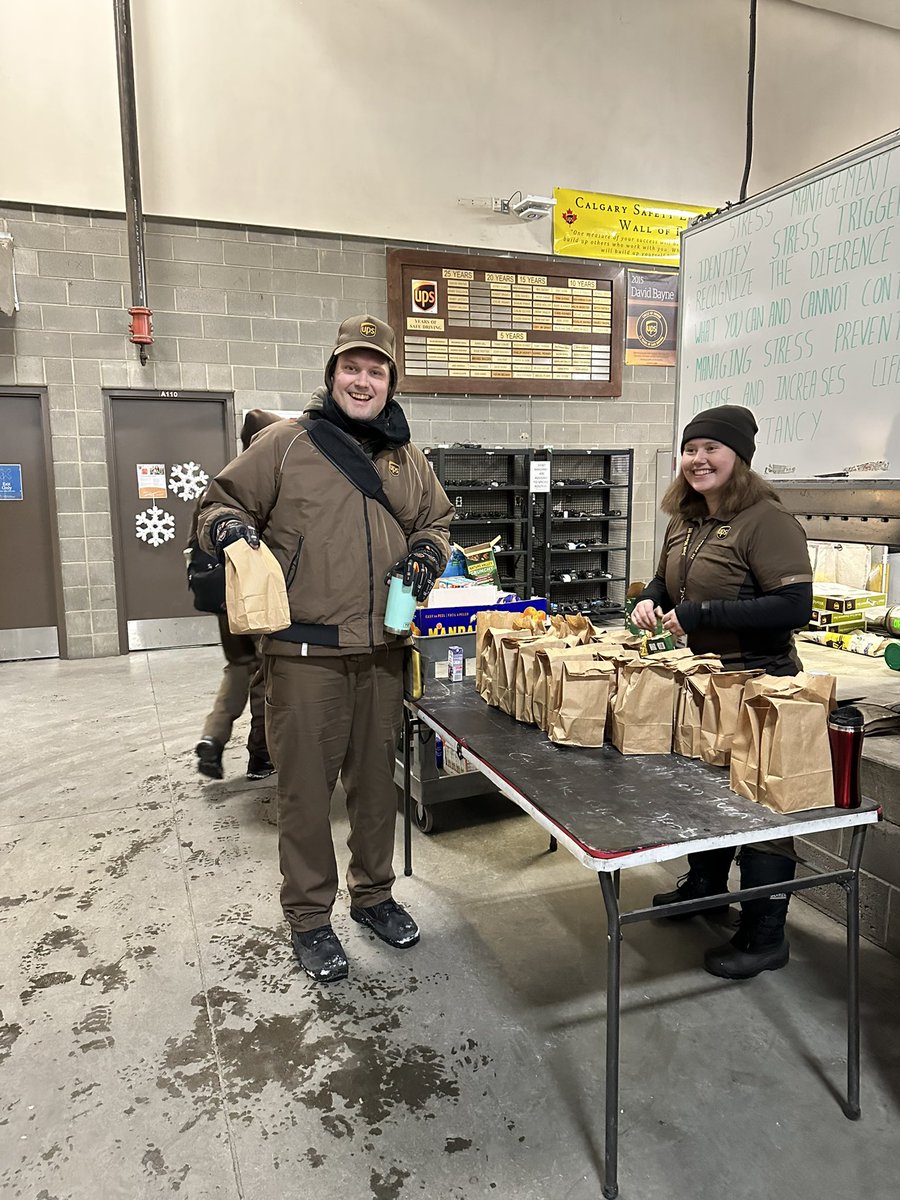Snack Bags for the work group to start your day off right, to get a snack bag you had to give one safety tip !!! @ChspUps <a href="/UPS_Canada/">UPS Canada</a> <a href="/Stephanie_Dex/">Stephanie Dexter</a>