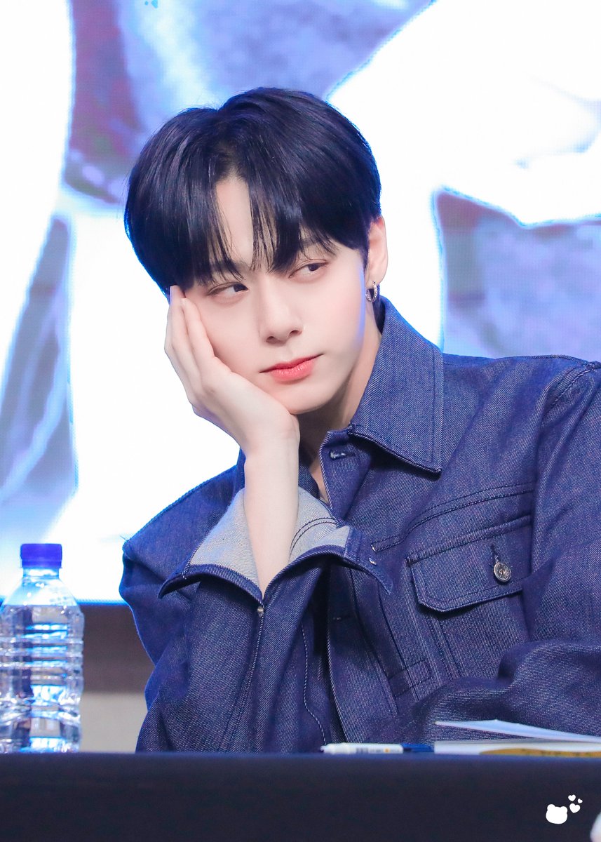 MacaronNounours's tweet photo. 220915 #환웅 #ㅇㅎㅇㄱㄷㅇ 🧸💙 https://t.co/HaF0FSEg27